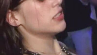 Tintes brunete Džoanna Eņģeļa bauda seksu gonzo porno video
