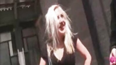 Mazā brunete ir gatava karstai masturbācijai brīvā dabā