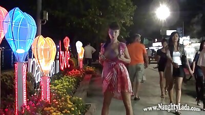 Solo masturbācijas video, ko veidojusi karsta dāma, kas aizstāj peni ar dildo